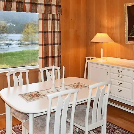 8 Person In Vagland-by Traum Bårdset