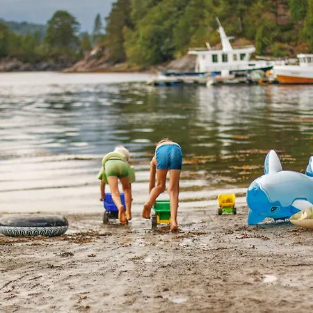 8 Person In Vagland-by Traum * Bårdset