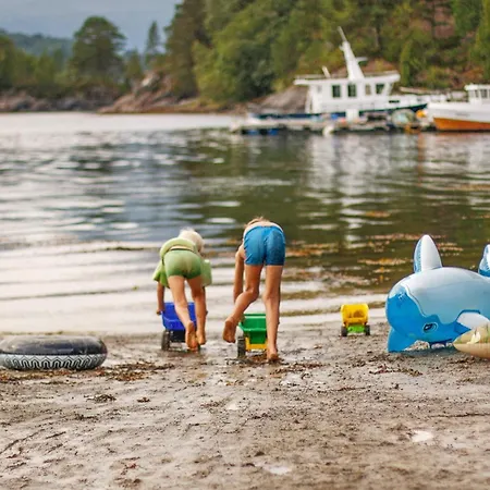 8 Person In Vagland-by Traum Bårdset